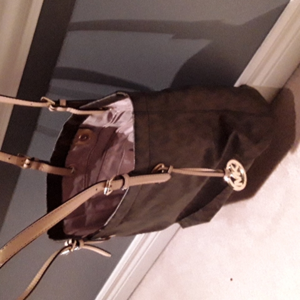 Michael Kors - Picture 3 of 3